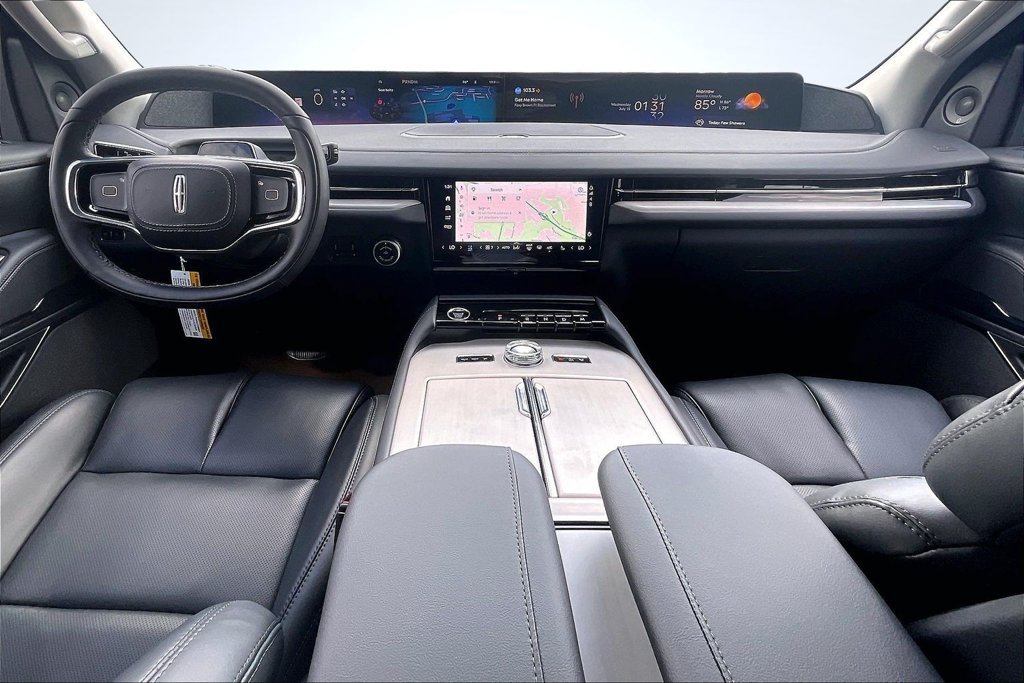 New 2026 Lincoln Navigator L Reserve AWD/4WD image 5