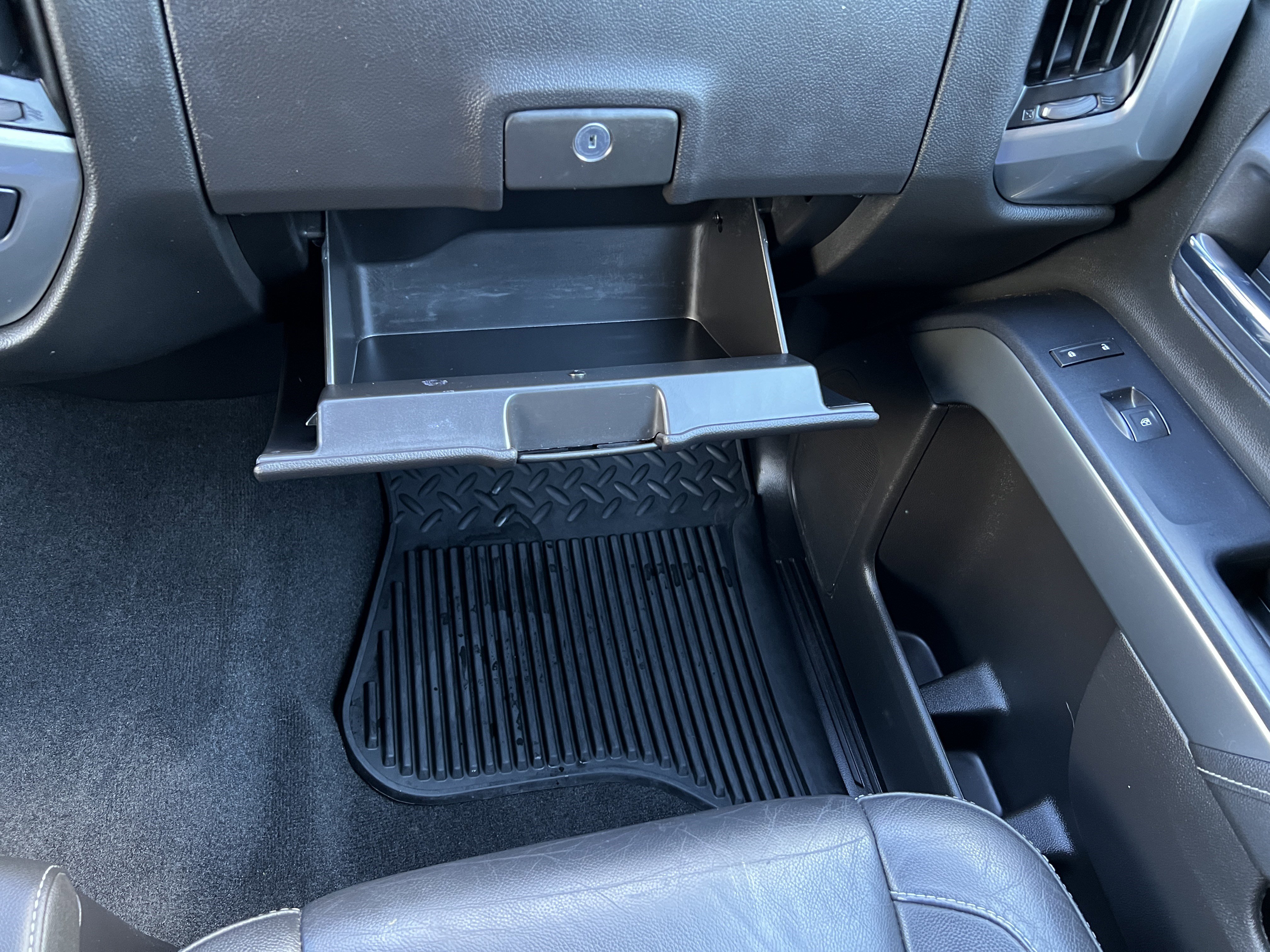 Used 2018 Chevrolet Silverado 3500 LT image 34