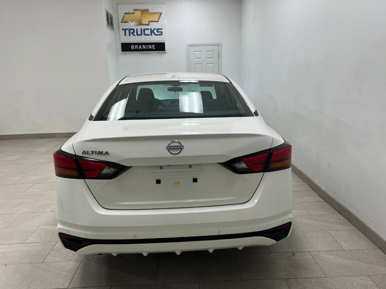 Used 2025 Nissan Altima 2.5 SV image 9