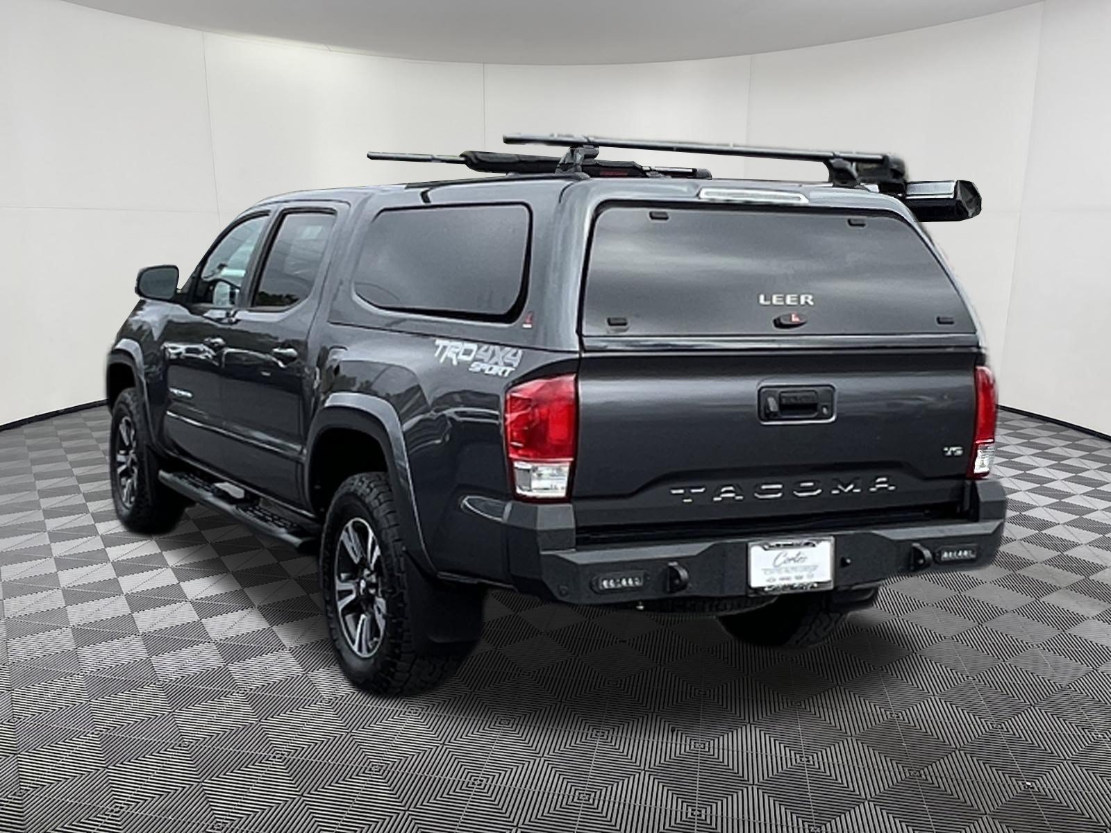 Used 2017 Toyota Tacoma TRD Sport w/ Premium & Technology Package AWD/4WD image 4