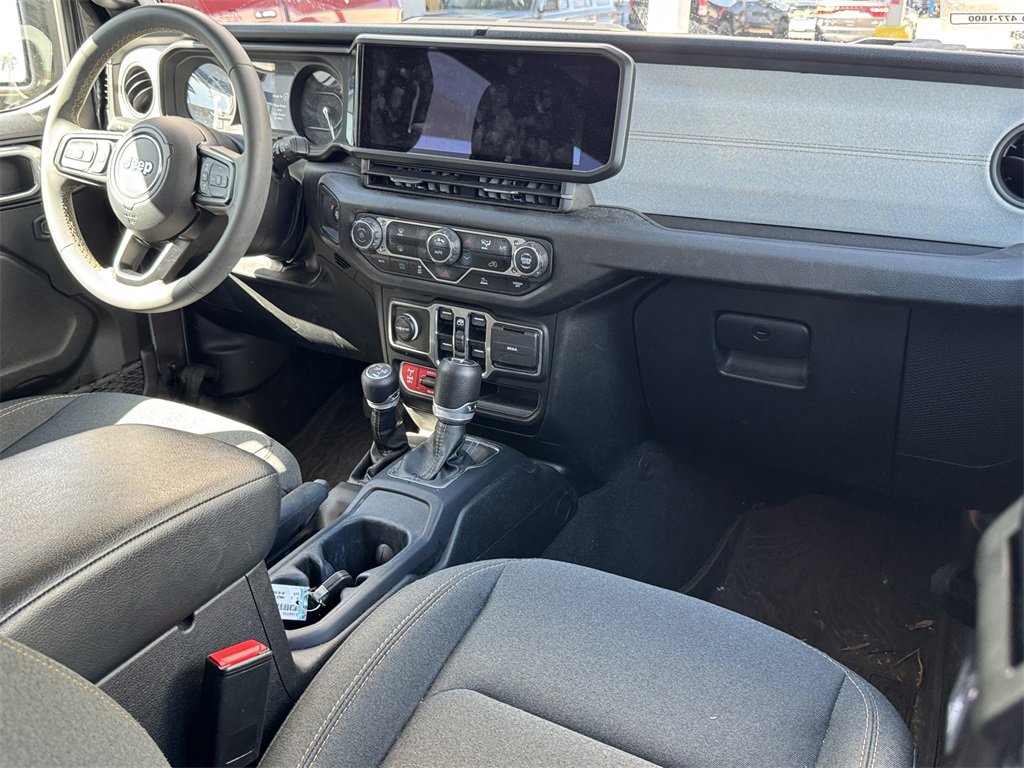 Used 2024 Jeep Wrangler Unlimited image 23