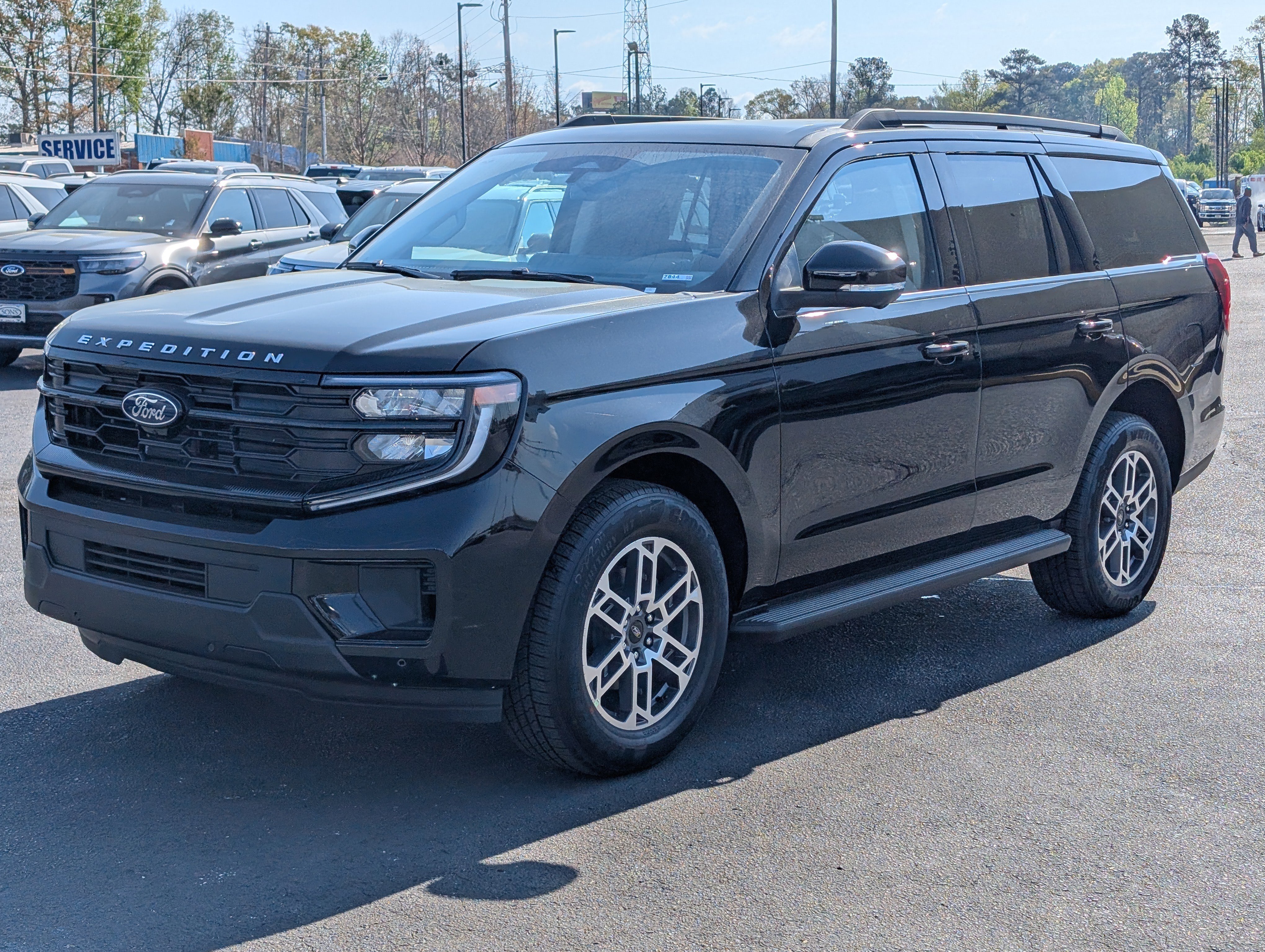 New 2026 Ford Expedition Active image 2