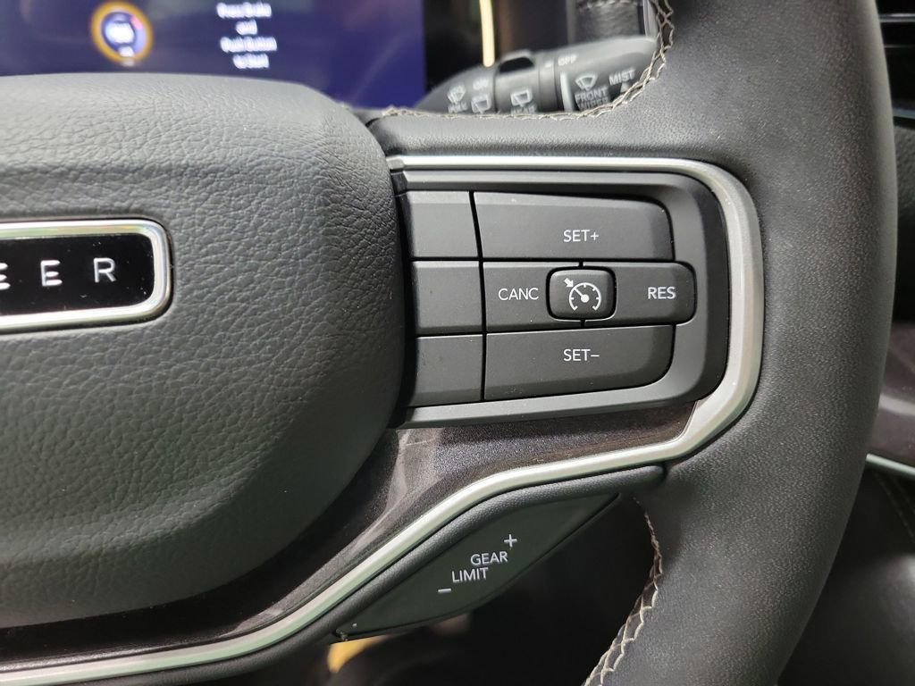 Used 2023 Jeep Wagoneer 4WD image 71