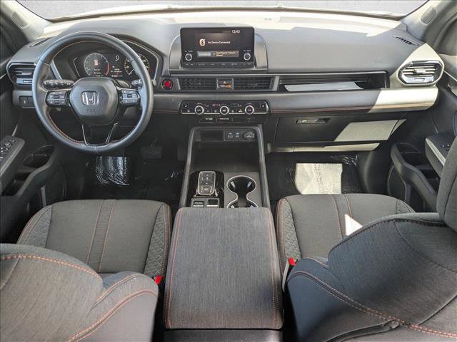 Used 2025 Honda Pilot Sport image 17
