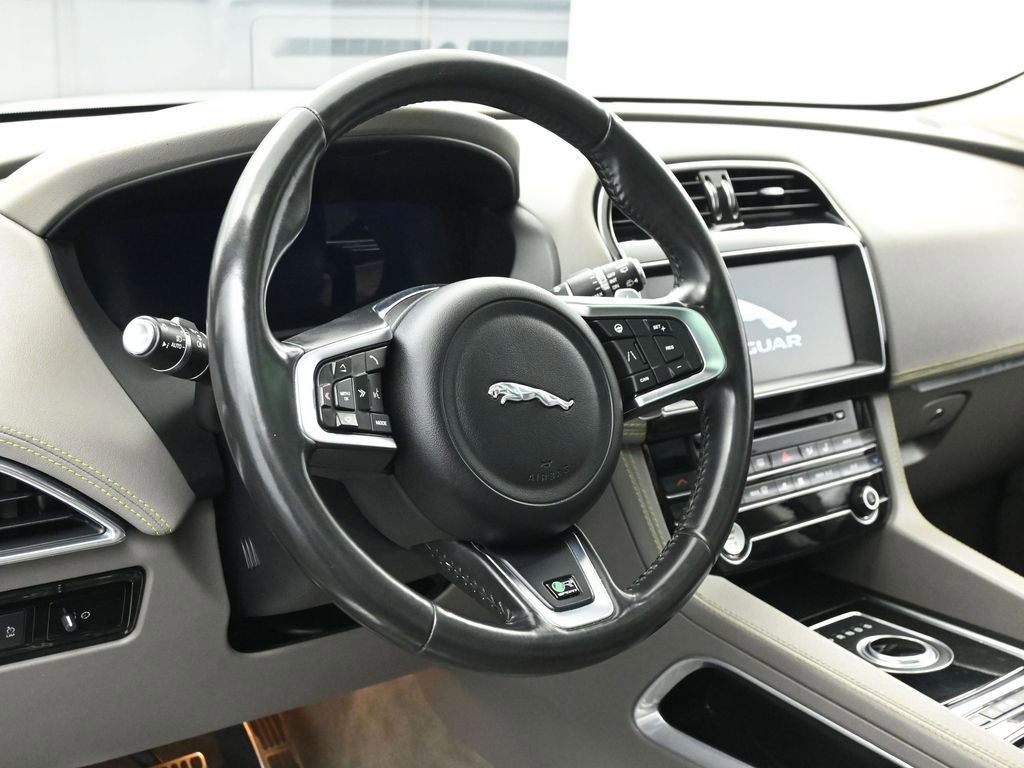 Used 2020 Jaguar F-PACE R-Sport image 24