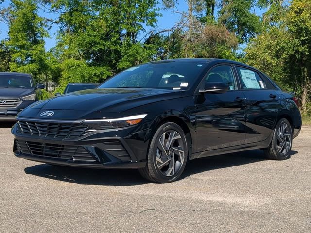 New 2025 Hyundai Elantra SEL FWD image 2