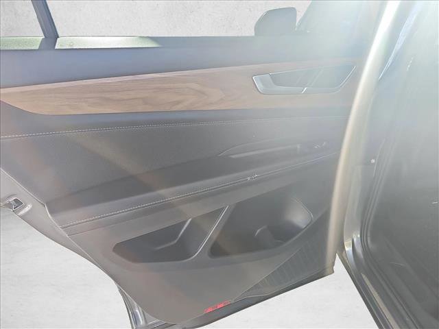 Used 2024 Volkswagen Atlas SE FWD image 12