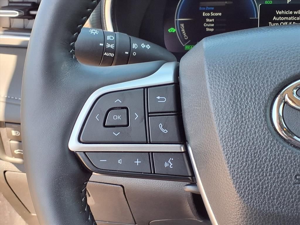 Used 2025 Toyota Highlander Platinum image 36