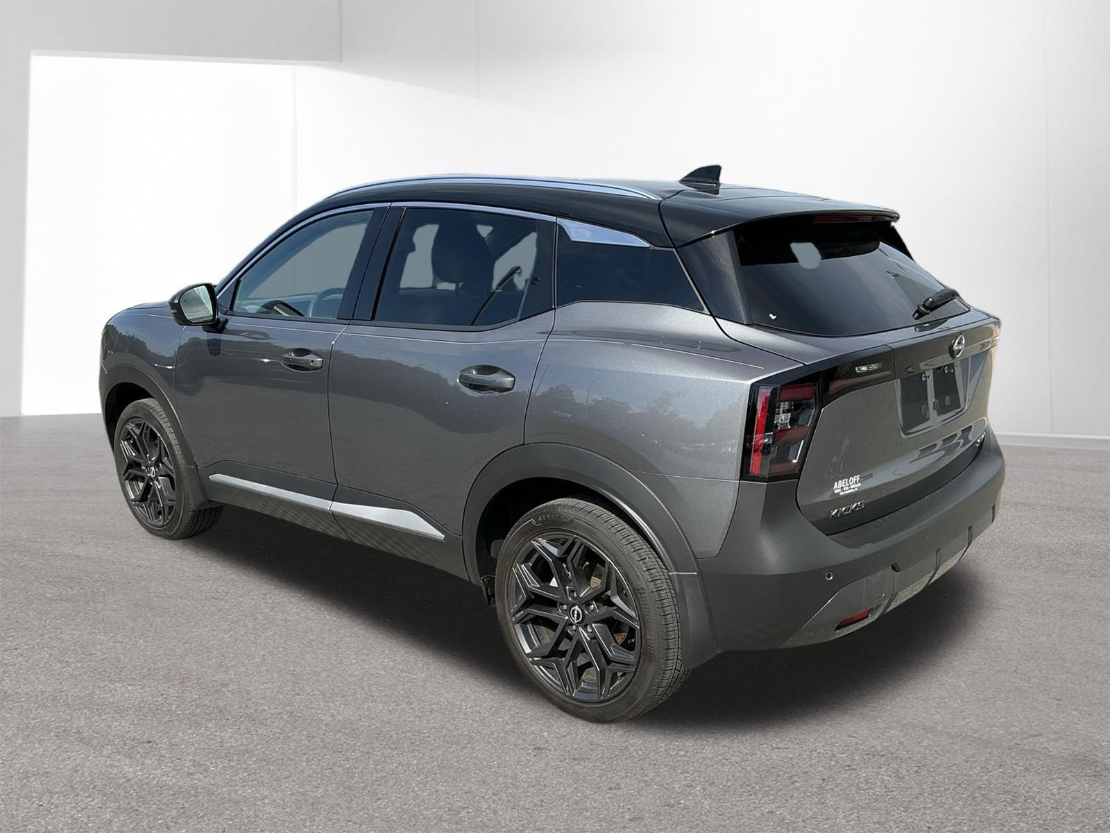 Used 2025 Nissan Kicks SR AWD/4WD image 5