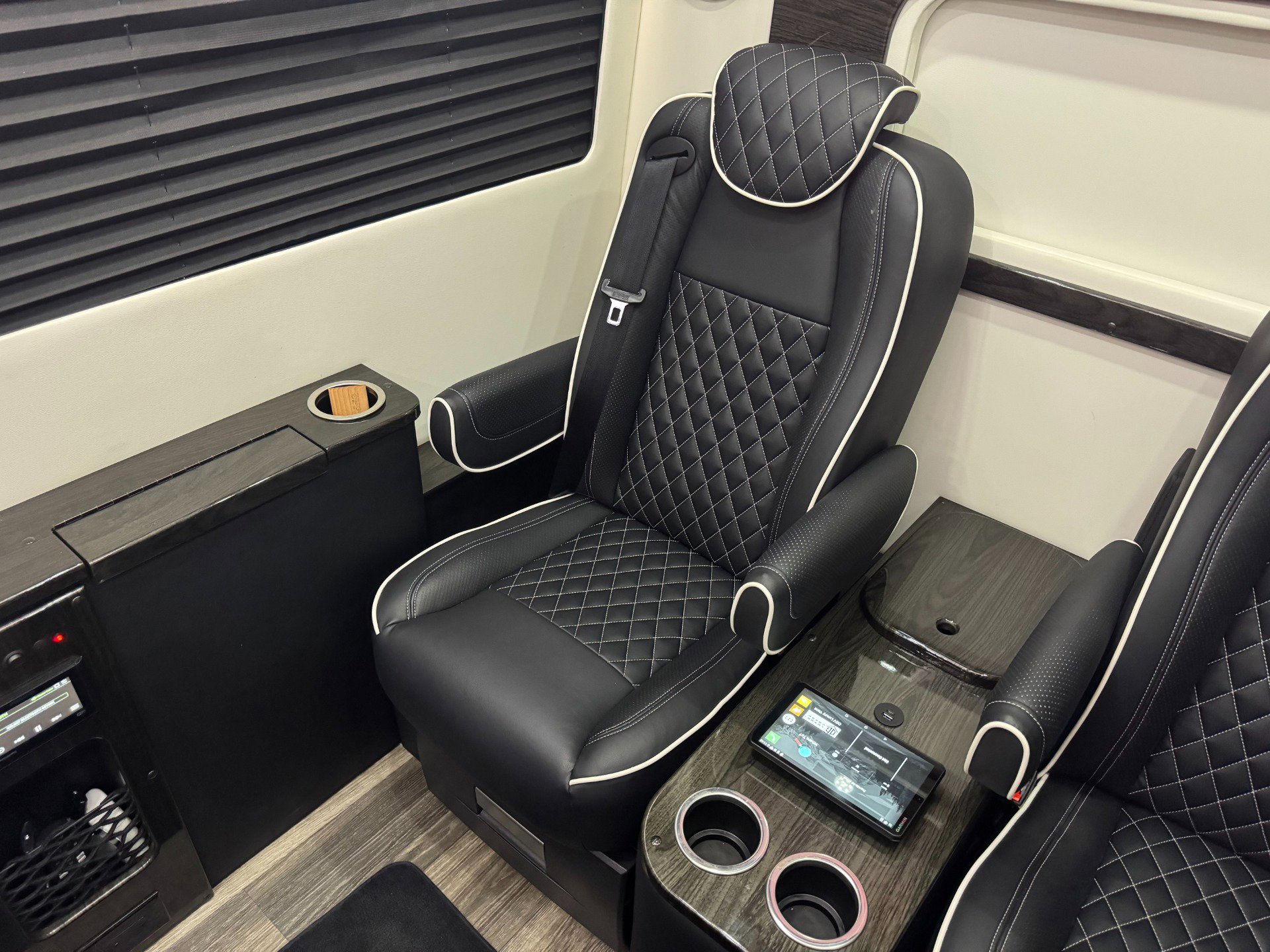 Used 2024 Mercedes-Benz Sprinter 3500 image 41
