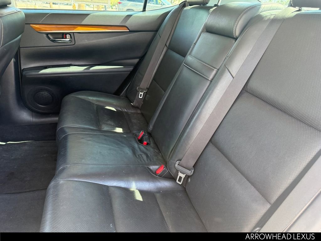 Used 2015 Lexus ES 300h w/ Navigation System Package image 28