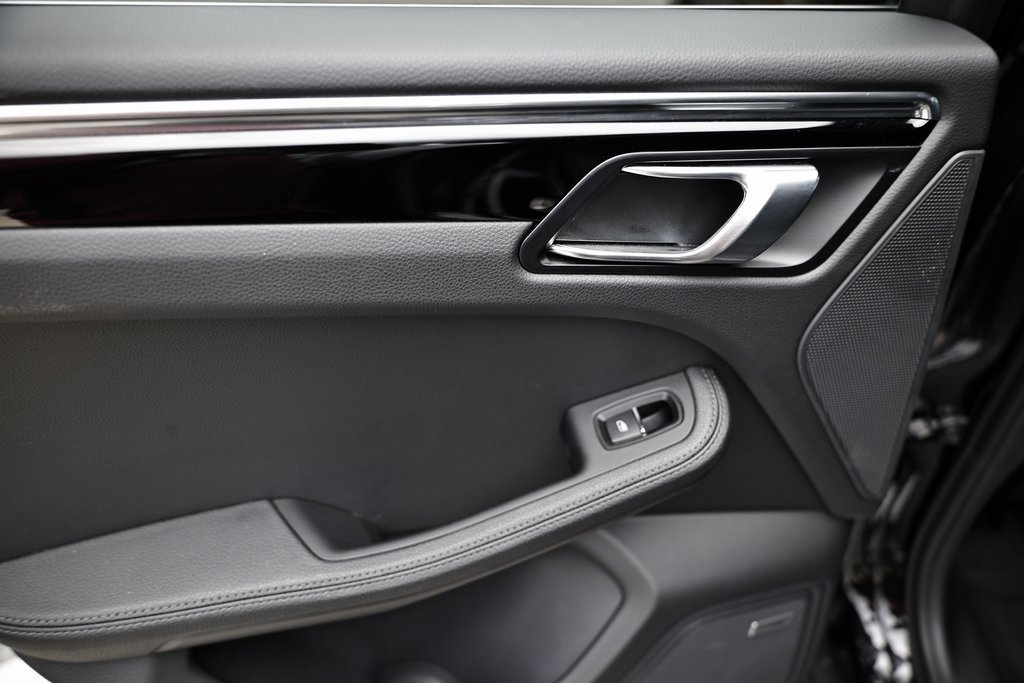 Certified 2024 Porsche Macan image 22