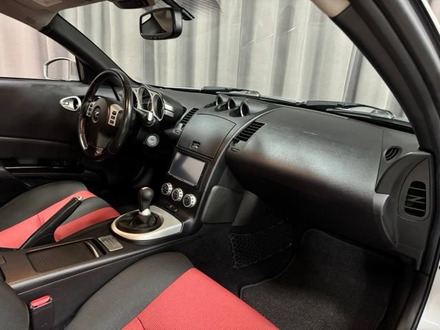 Used 2007 Nissan 350Z NISMO RWD image 8