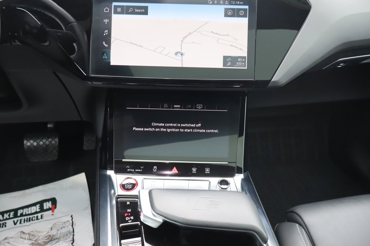 Used 2022 Audi e-tron S Premium Plus image 11