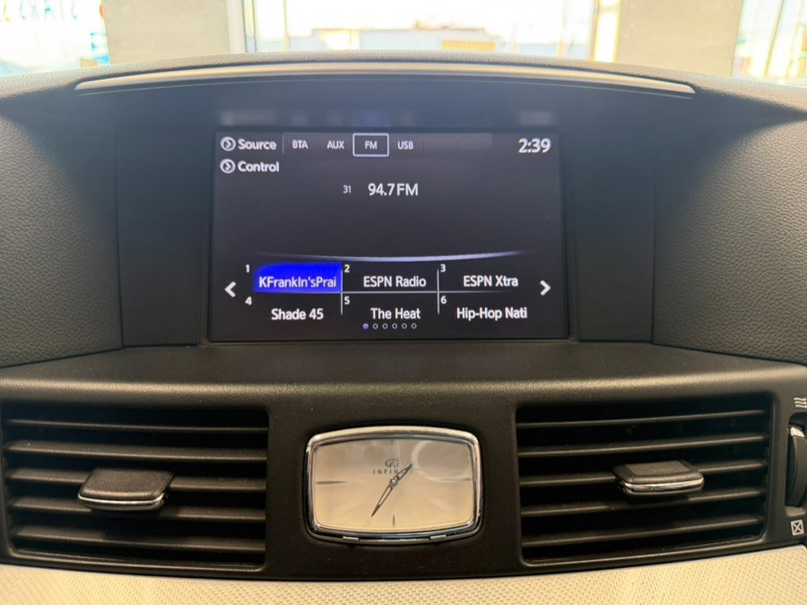 Used 2019 INFINITI Q70 Luxe RWD image 48