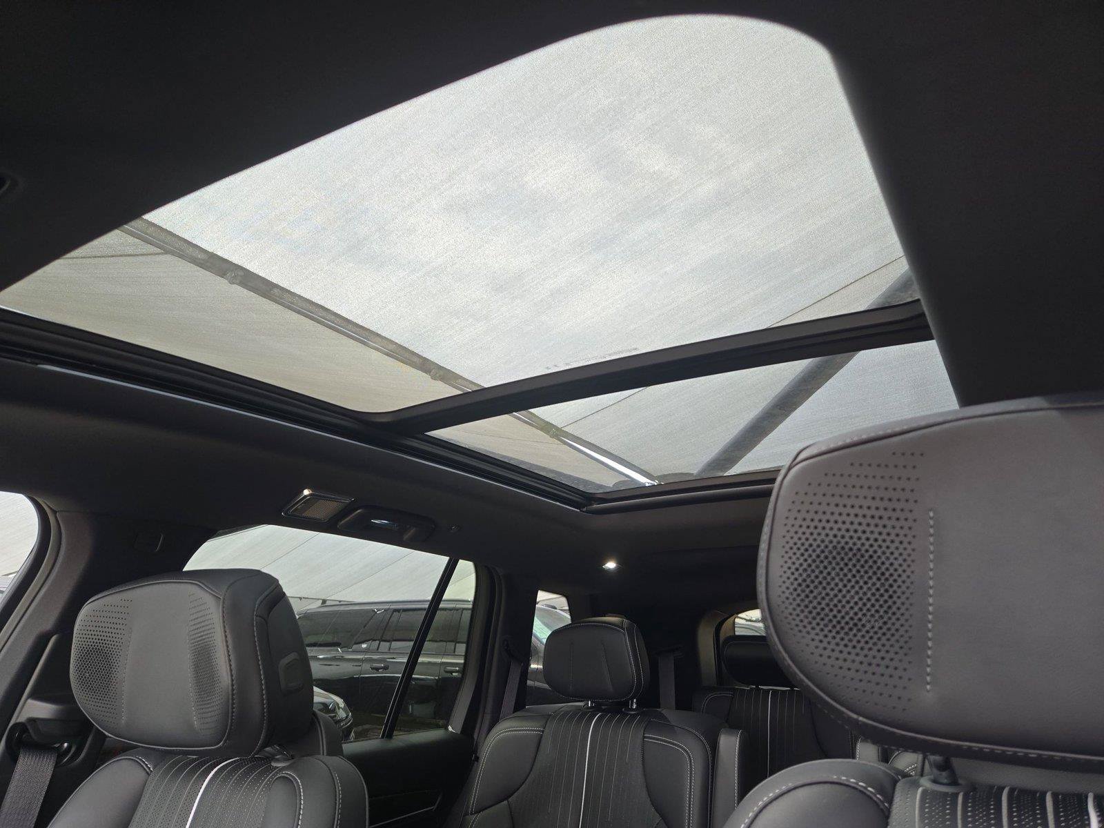 New 2027 Cadillac Vistiq Sport w/ LPO, Floor Liner Package AWD/4WD image 9