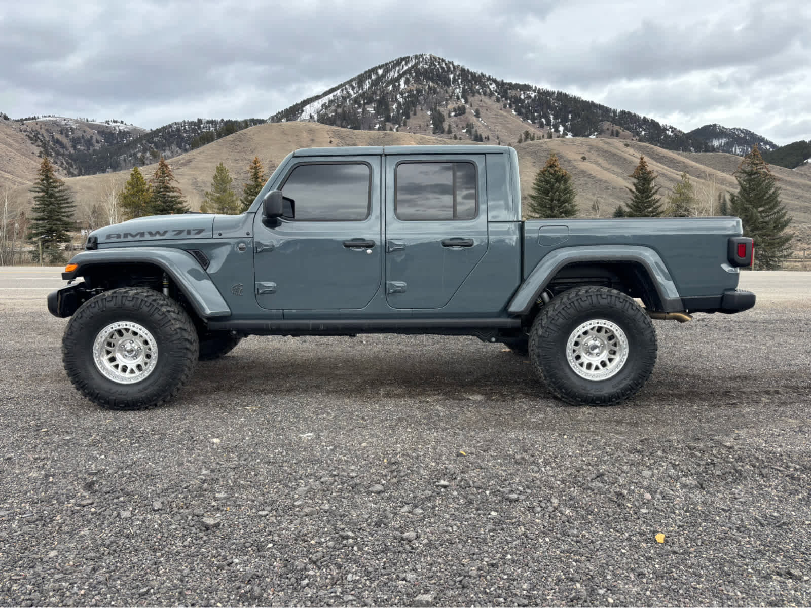 Used 2025 Jeep Gladiator Sport image 4