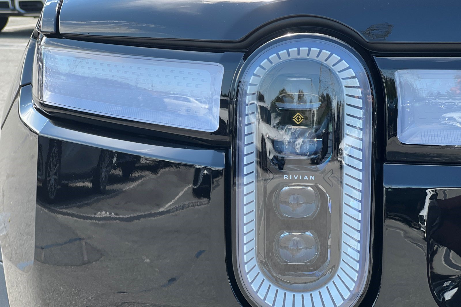Used 2024 Rivian R1S Adventure AWD/4WD image 11