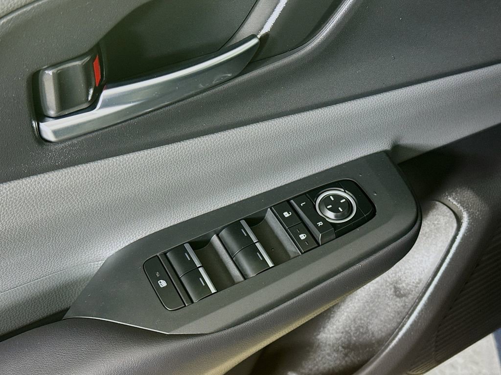 Used 2024 Toyota Prius XLE AWD/4WD image 20