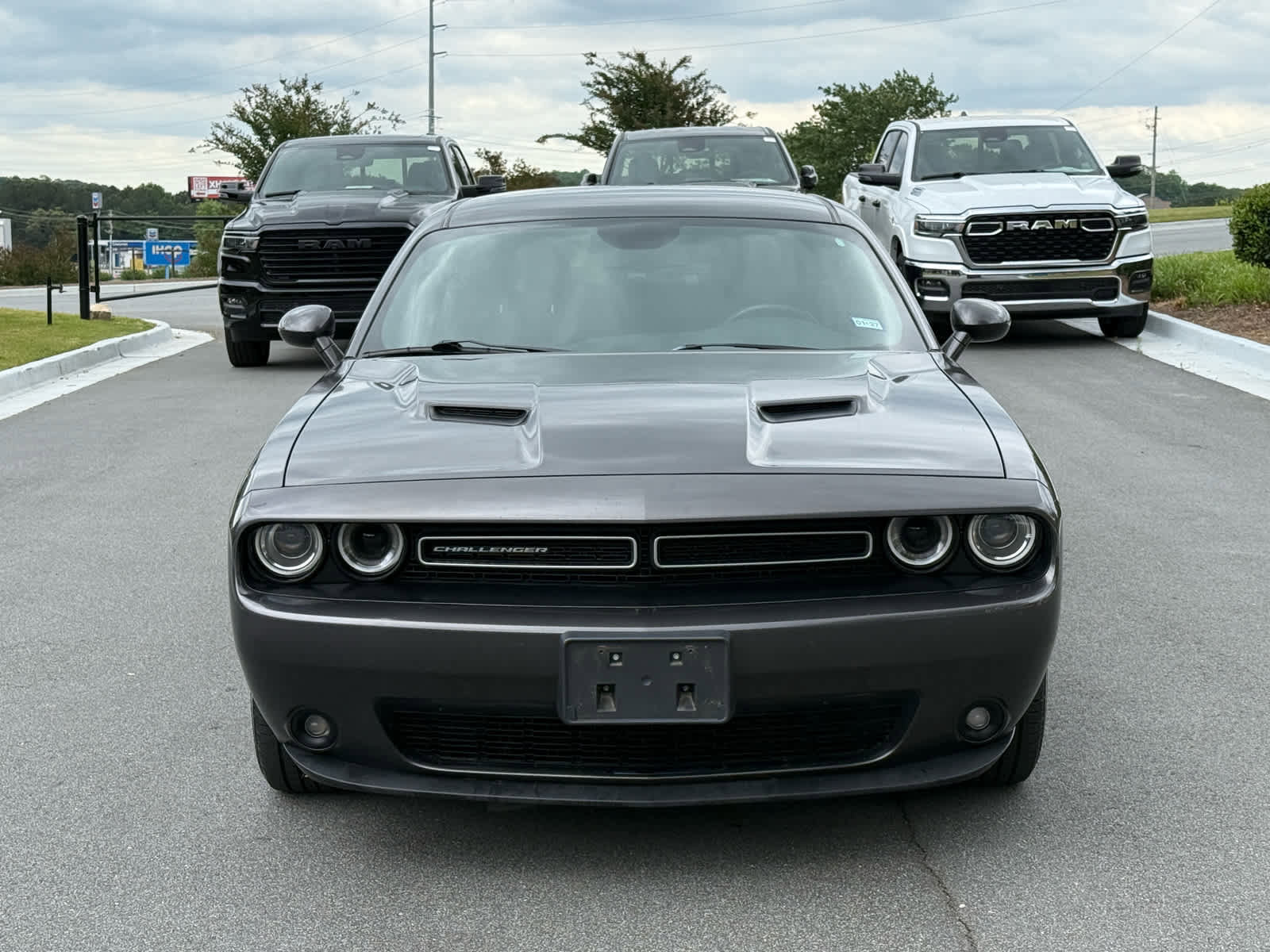 Used 2019 Dodge Challenger SXT w/ Driver Convenience Group RWD image 8