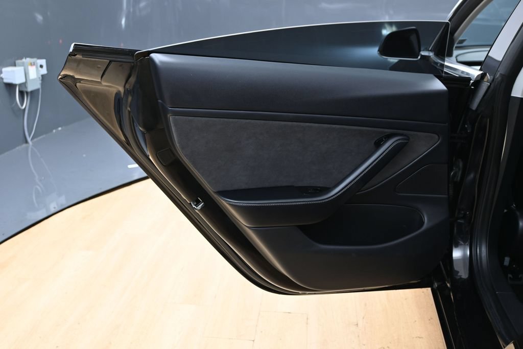 Used 2018 Tesla Model 3 Long Range RWD image 15