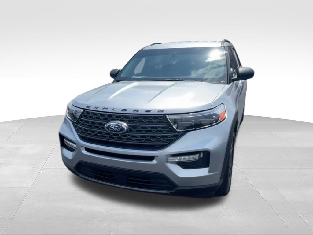 Used 2021 Ford Explorer XLT w/ Equipment Group 202A RWD image 3