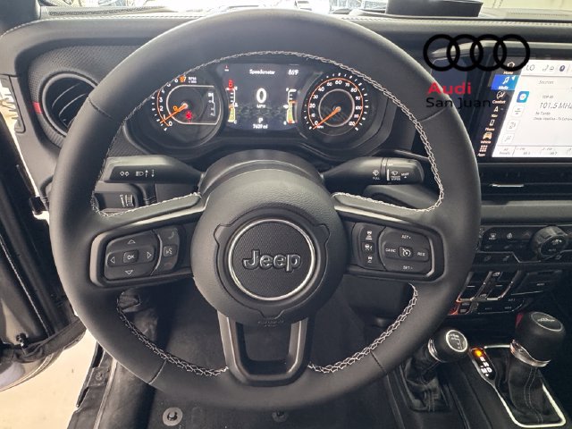Used 2025 Jeep Gladiator Rubicon w/ Safety Group AWD/4WD image 22