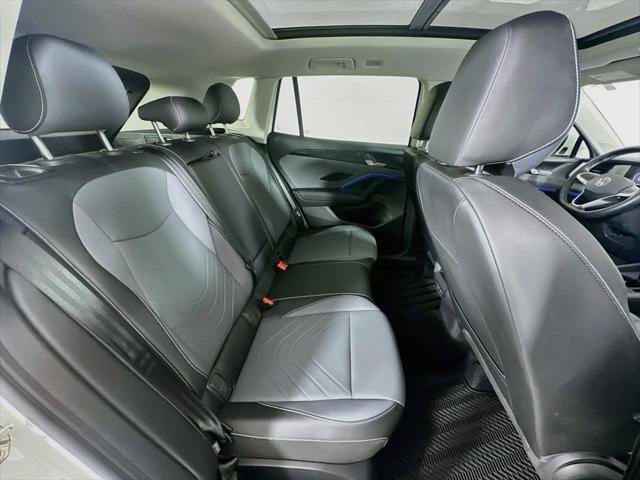 Used 2025 Volkswagen Tiguan SE AWD/4WD image 22