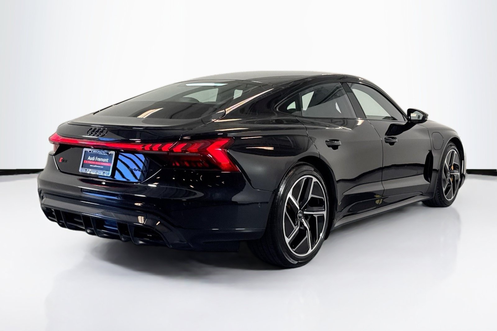 Used 2023 Audi RS e-tron GT w/ Carbon Performance Package AWD/4WD image 5
