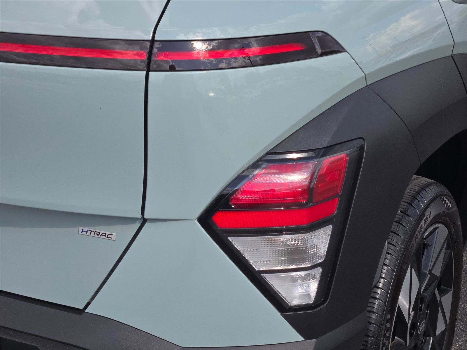 Used 2025 Hyundai Kona SEL AWD/4WD image 13