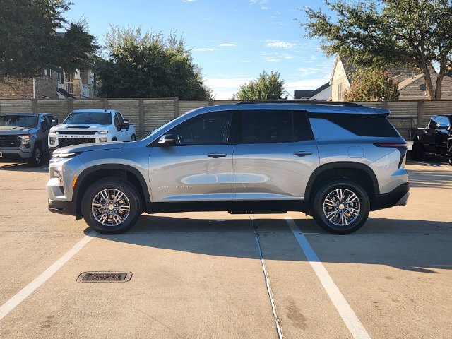 Used 2025 Chevrolet Traverse LT w/ Driver Confidence Package FWD image 12