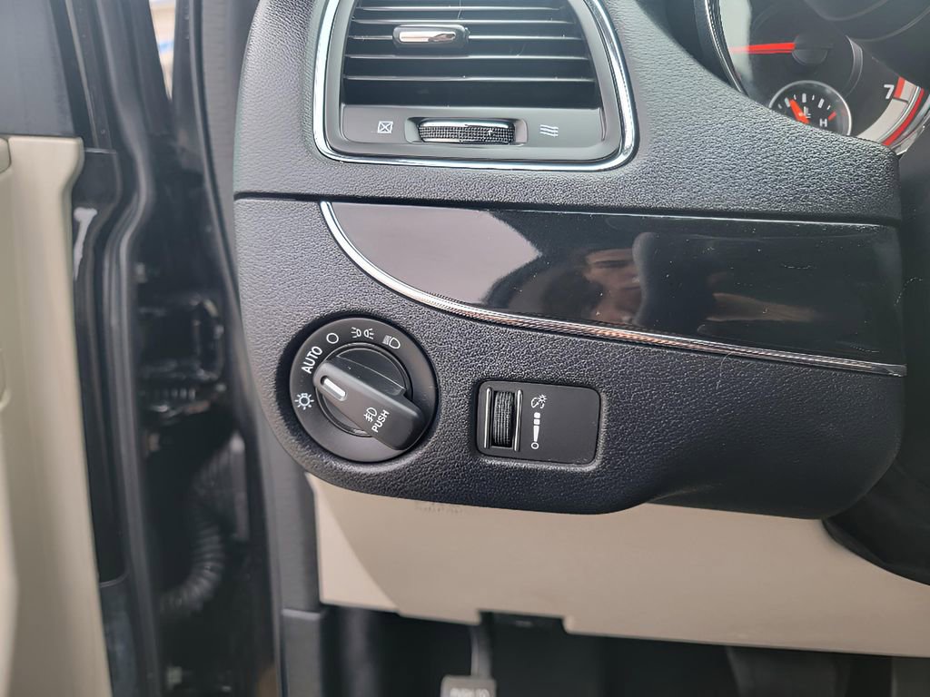 Used 2018 Dodge Grand Caravan SXT image 14