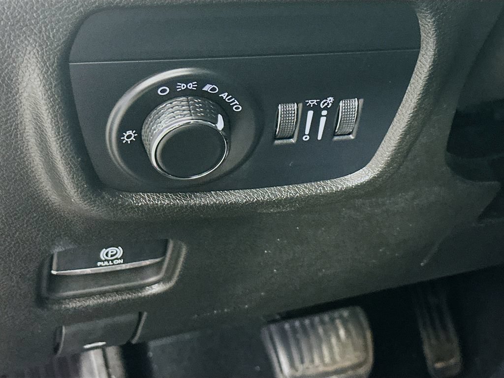 Certified 2024 Jeep Grand Cherokee Altitude AWD/4WD image 18