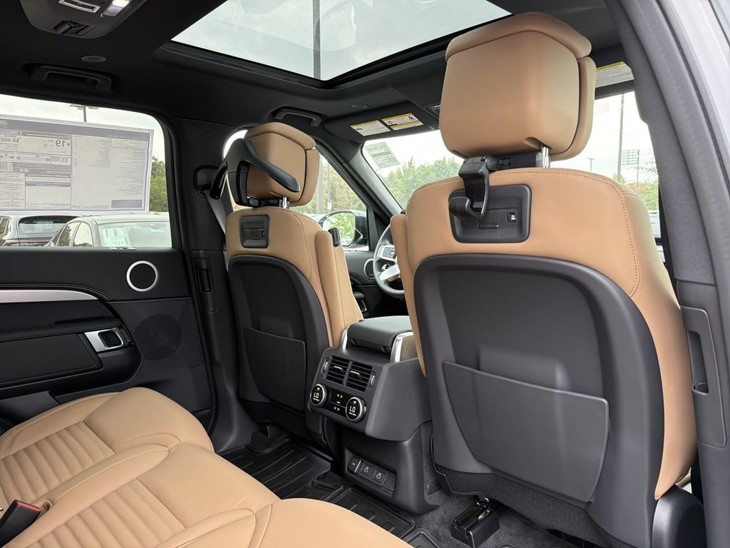 New 2026 Land Rover Discovery Limited Edition AWD/4WD image 16