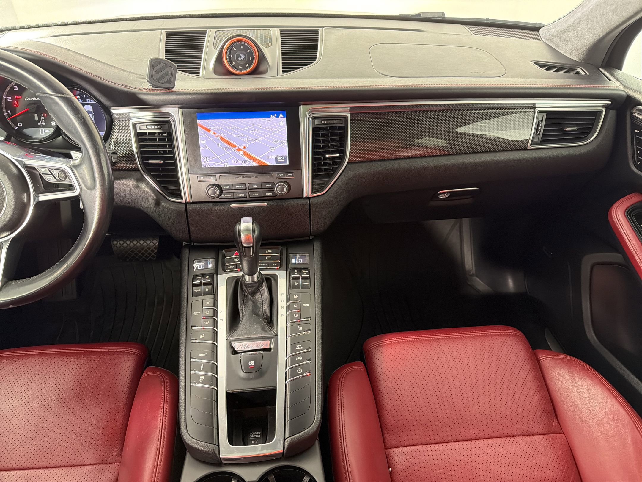 Used 2017 Porsche Macan Turbo AWD/4WD image 28