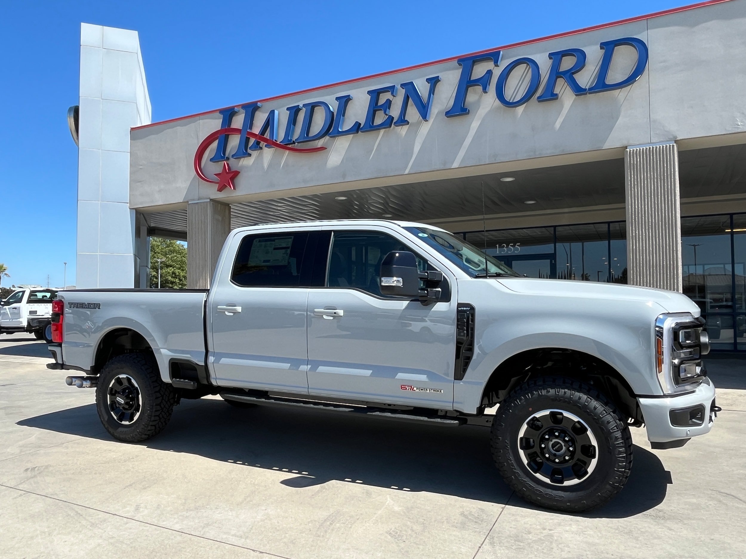 New 2026 Ford F250 Lariat w/ Tremor Off-Road Package AWD/4WD image 1