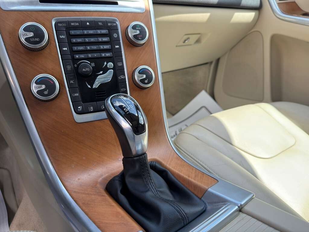 Used 2015 Volvo XC60 T5 Platinum image 15