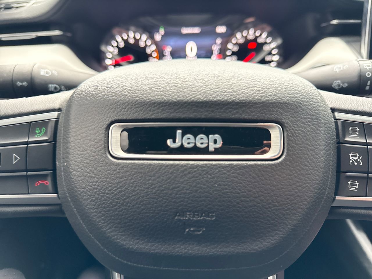 Used 2024 Jeep Compass Limited image 28