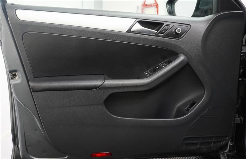 Used 2012 Volkswagen Jetta GLI FWD image 27