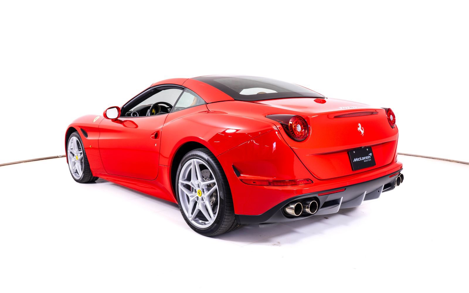 Used 2016 Ferrari California T image 4
