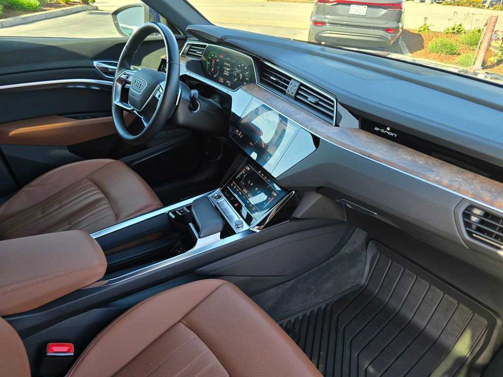 Used 2023 Audi e-tron Premium Plus w/ Premium Plus Package image 13
