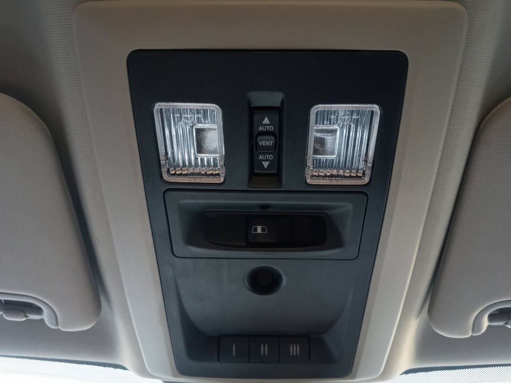 Used 2017 RAM 3500 Laramie w/ Snow Chief Group AWD/4WD image 4