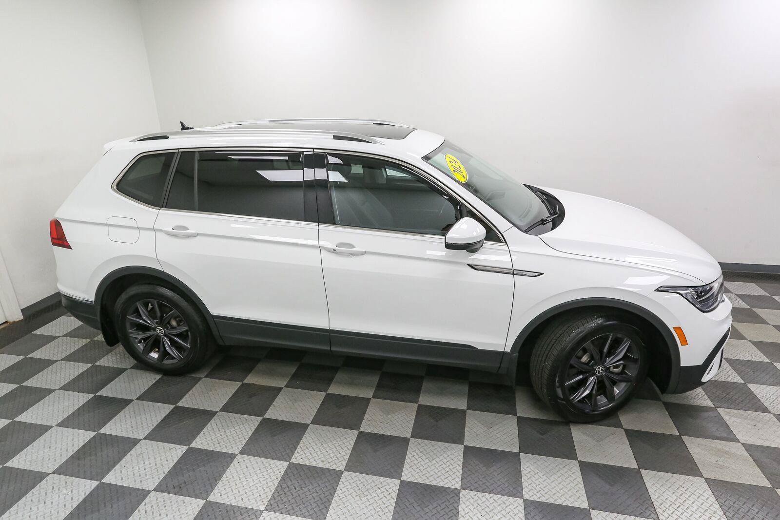 Certified 2024 Volkswagen Tiguan SE AWD/4WD image 6