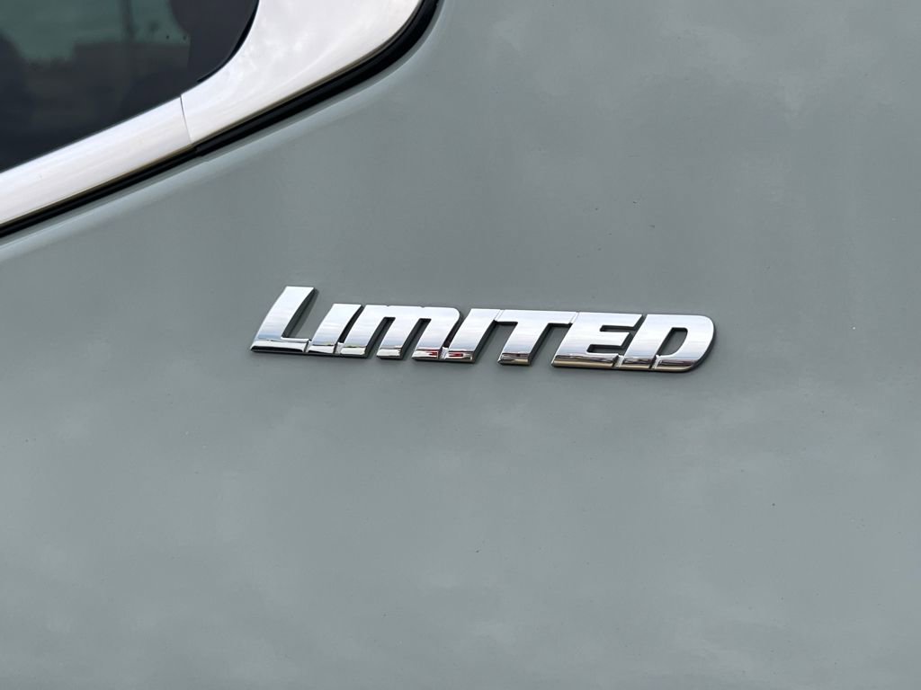 Used 2024 Toyota Tundra Limited image 9