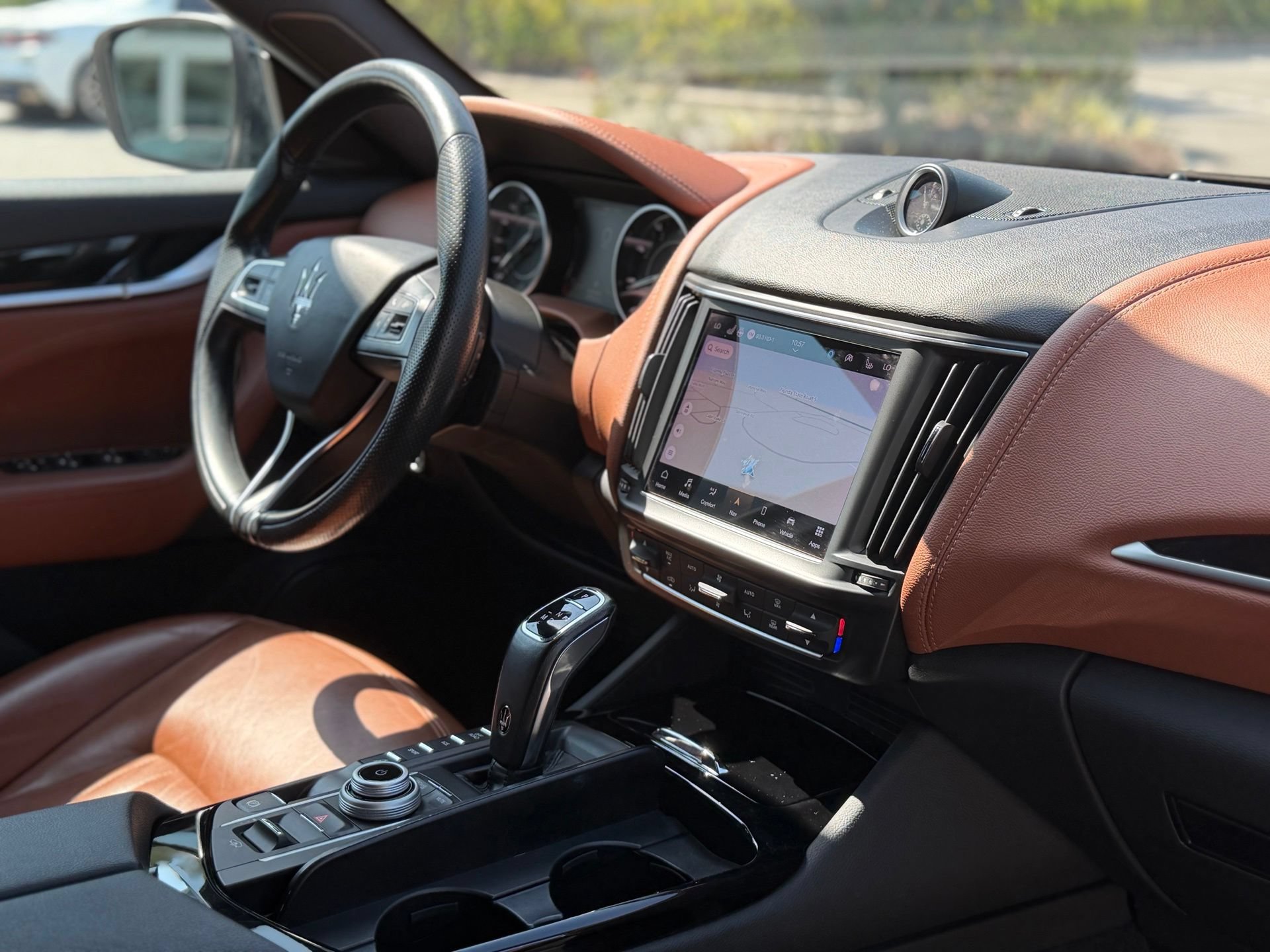 Used 2021 Maserati Levante AWD/4WD image 3