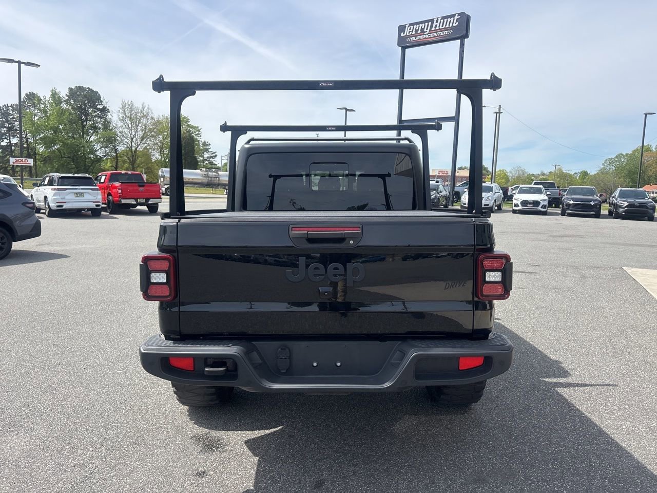 Used 2021 Jeep Gladiator Willys image 7