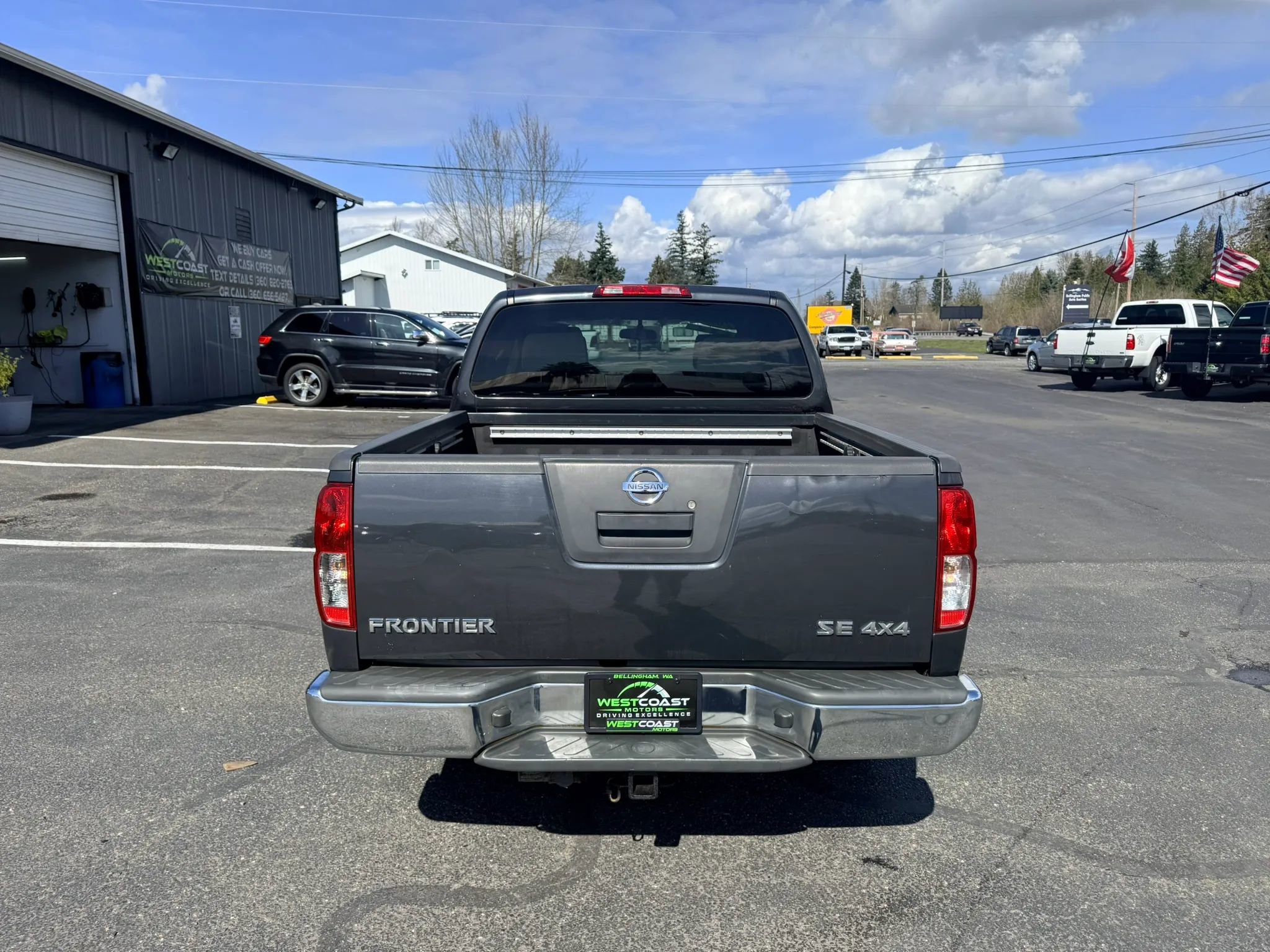 Used 2010 Nissan Frontier SE image 7