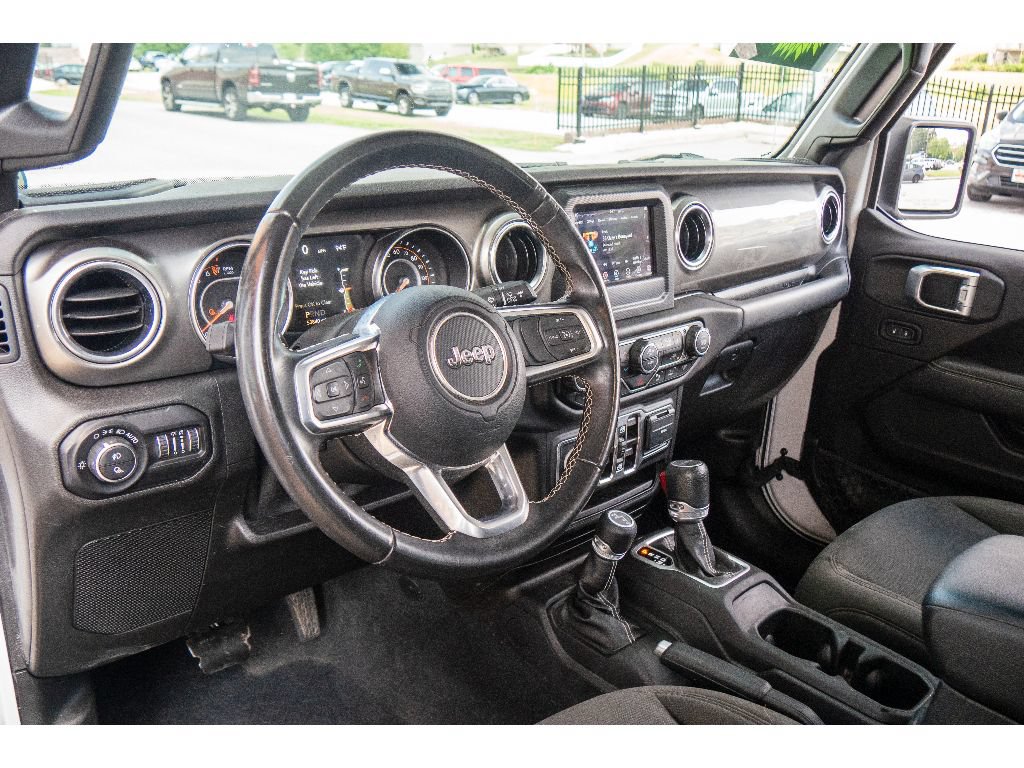 Used 2020 Jeep Gladiator Overland w/ Safety Group AWD/4WD image 12