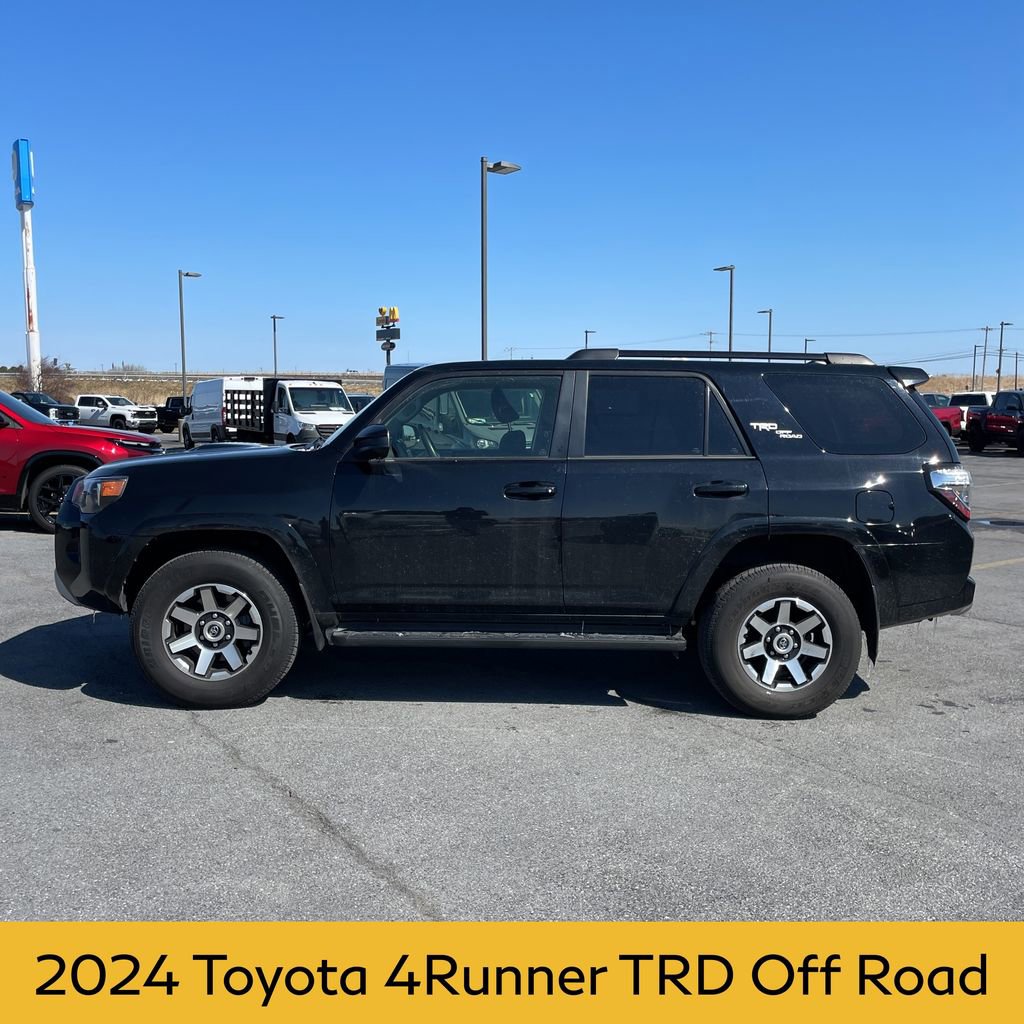 Used 2024 Toyota 4Runner TRD Off-Road image 2