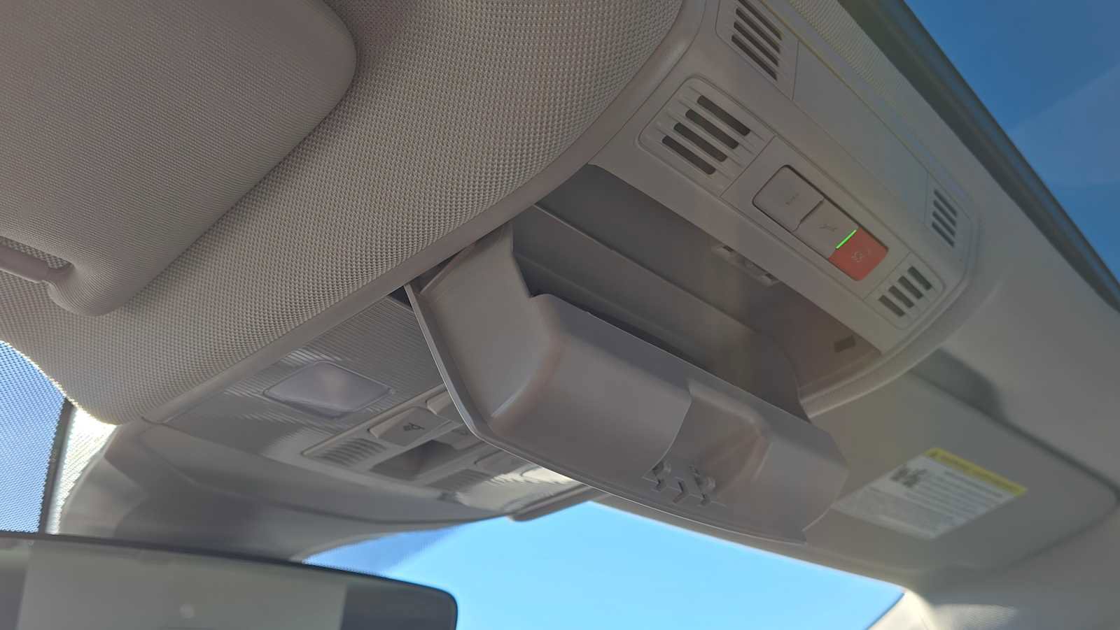 Used 2025 Volkswagen Jetta SE image 35